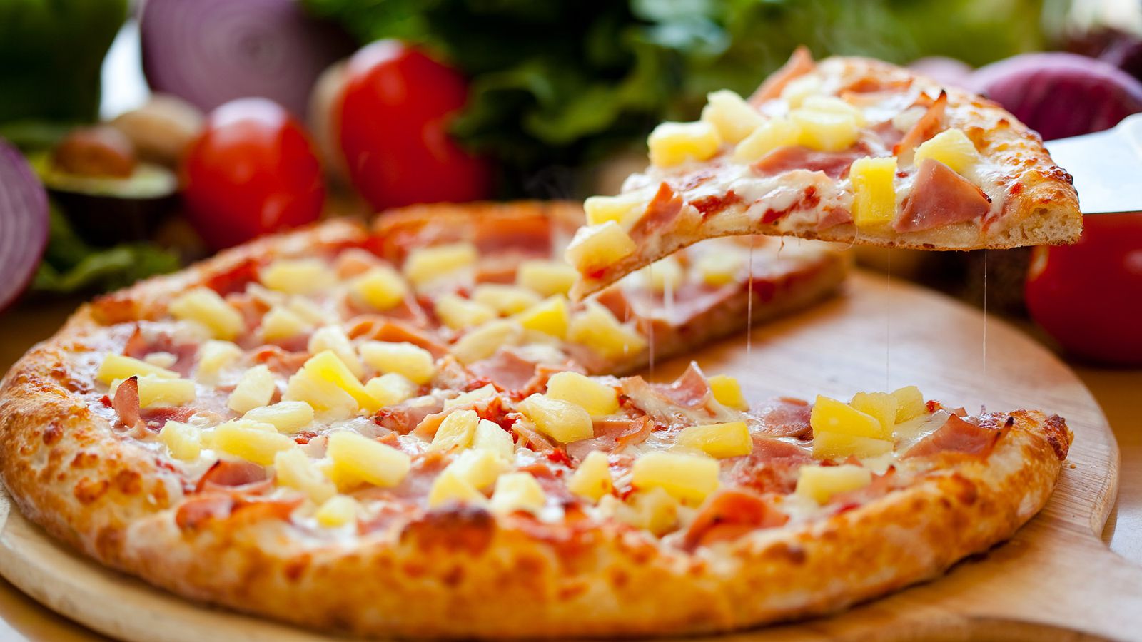 PIZZA TIGER 英語版 PM £3.50 Chicago Town Tiger Crust Pepperoni Pizza - Consort